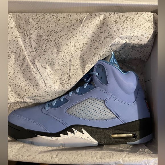 ❌SOLD❌ Nike Air Jordan 5 Retro “UNC” sneakers, New in Box, M13 - Picture 6 of 9